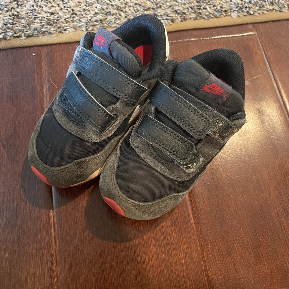 Nike Kids Black and Red Velcro Strap Sneakers